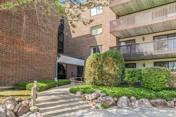Gurnee, IL 60031,690 Chandler Road #102