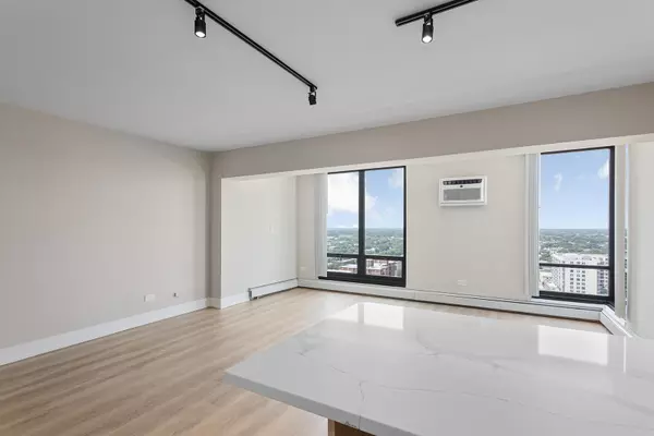 Chicago, IL 60660,6166 N Sheridan Road #22B