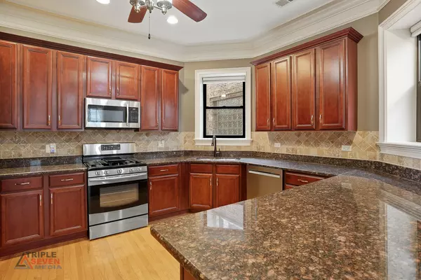 Chicago, IL 60615,5039 S Michigan Avenue #1S