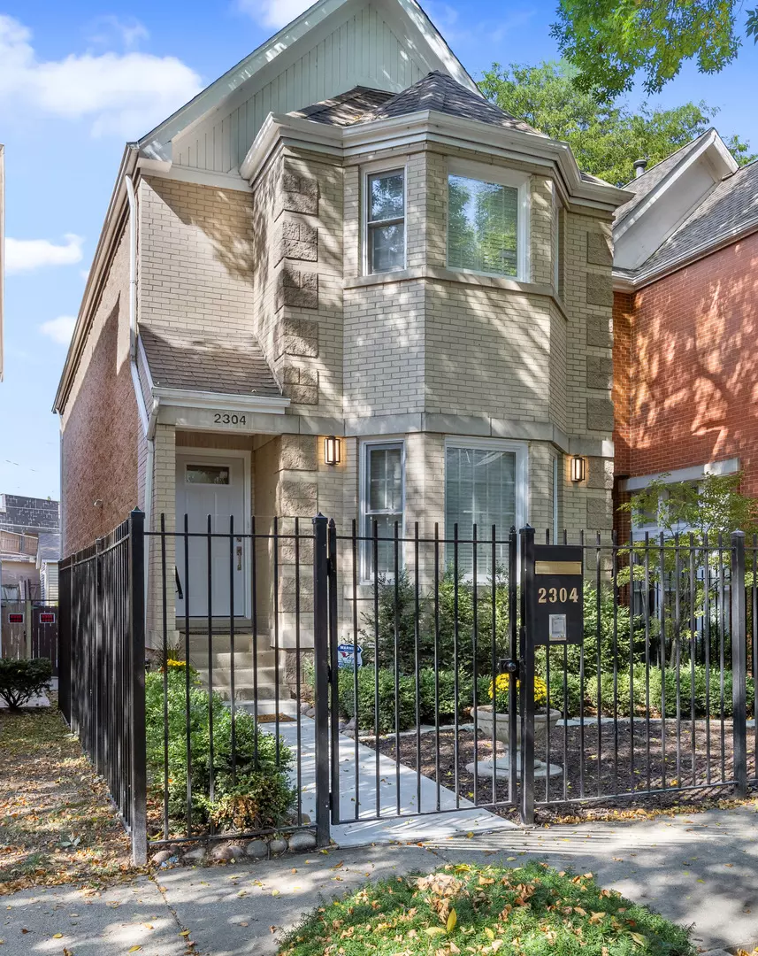 Chicago, IL 60614,2304 N Greenview Avenue