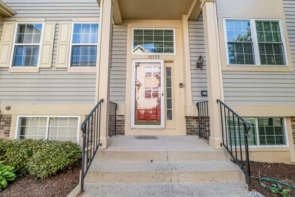 18599 W Sterling Court, Grayslake, IL 60030
