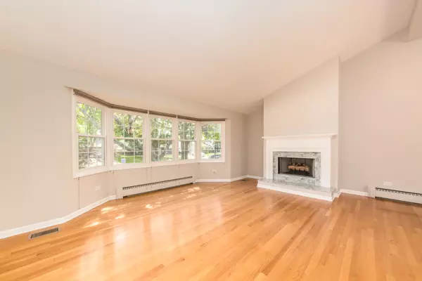 Mount Prospect, IL 60056,1008 N Newberry Lane