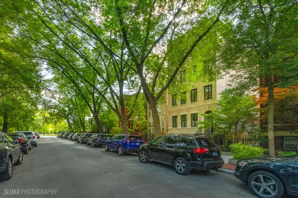 Chicago, IL 60614,2218 N Burling Street #PH