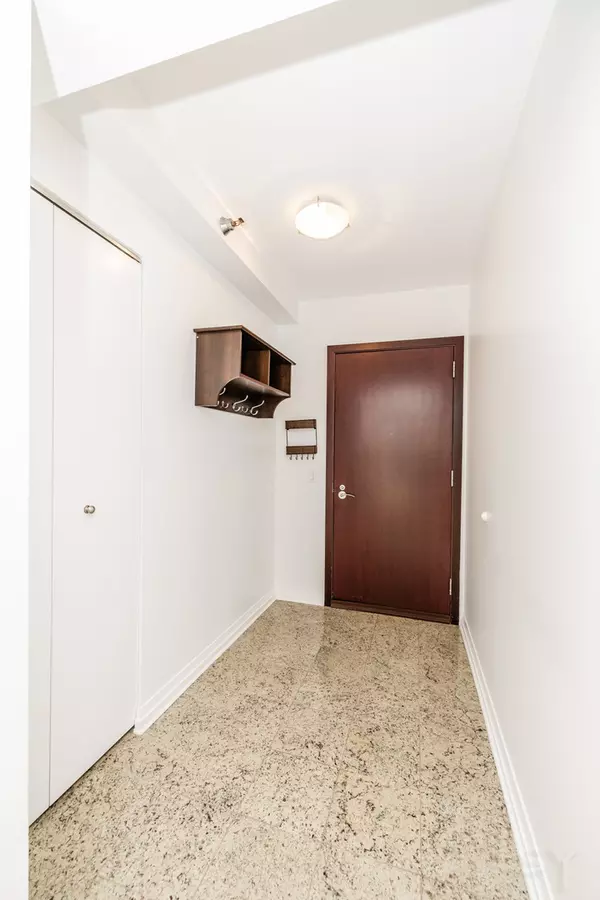 Chicago, IL 60654,33 W ontario Street #15C