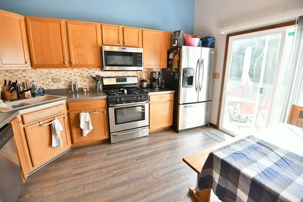 Antioch, IL 60002,735 Creek Bend Lane