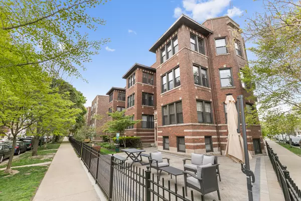 7663 N ROGERS Avenue #3, Chicago, IL 60626