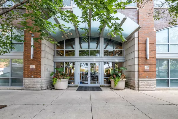Chicago, IL 60607,933 W Van Buren Street #326