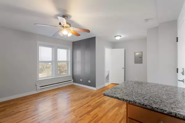 Chicago, IL 60626,7450 N Greenview Avenue #55