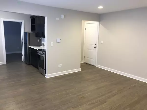 Chicago, IL 60625,5430 N Western Avenue #1R