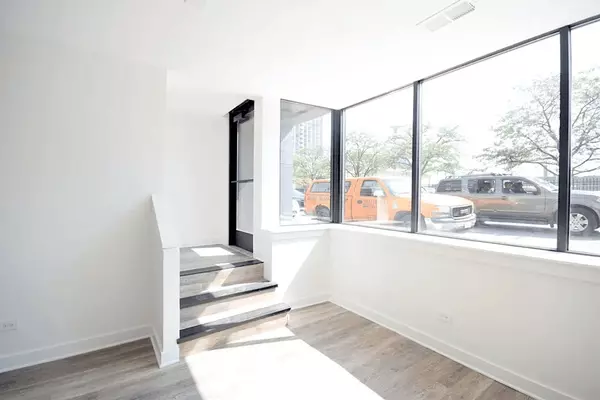 Chicago, IL 60613,946 W Montrose Avenue #946