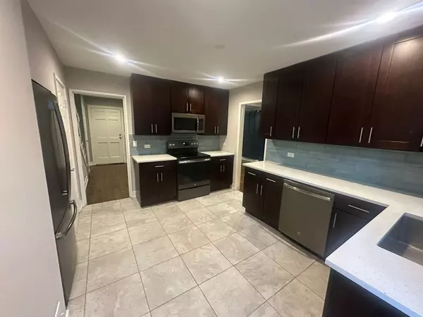 Evanston, IL 60201,2543 Crawford Avenue #2543