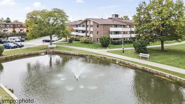 1000 Bayside Drive #212, Palatine, IL 60074