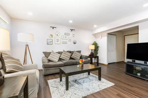 Streamwood, IL 60107,1201 Oak Ridge Drive