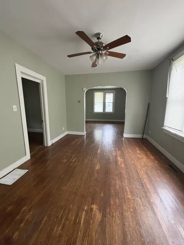 Chicago Heights, IL 60411,72 W 19TH Street