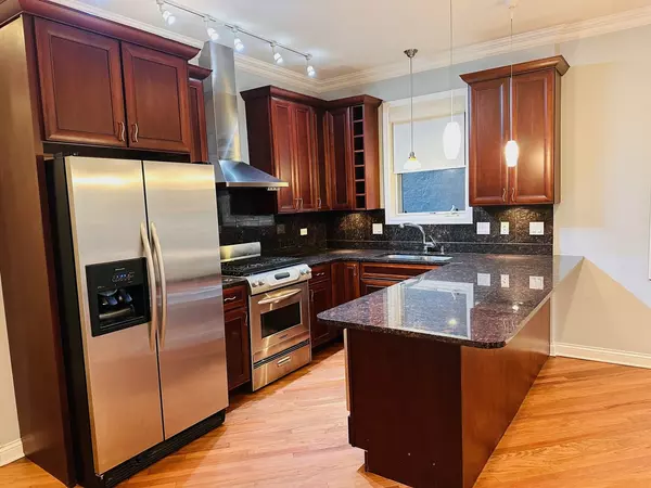 Chicago, IL 60614,949 W Montana Street #2W