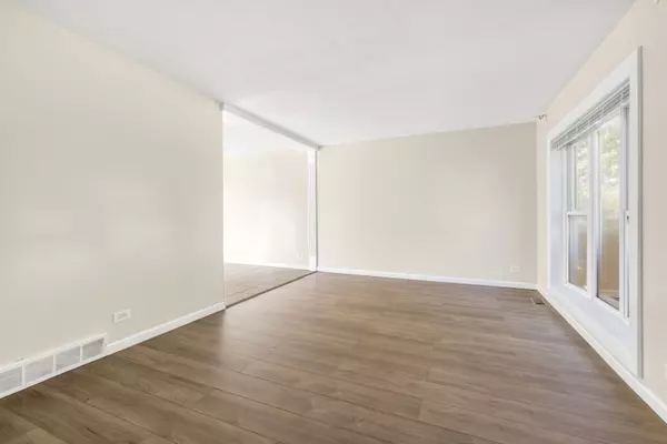 Streamwood, IL 60107,4077 Club Tree Drive
