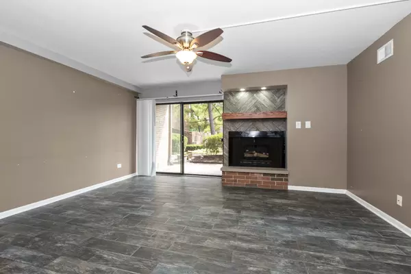 Oak Forest, IL 60452,14515 Central Court #G3