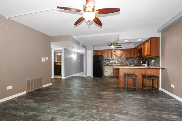Oak Forest, IL 60452,14515 Central Court #G3