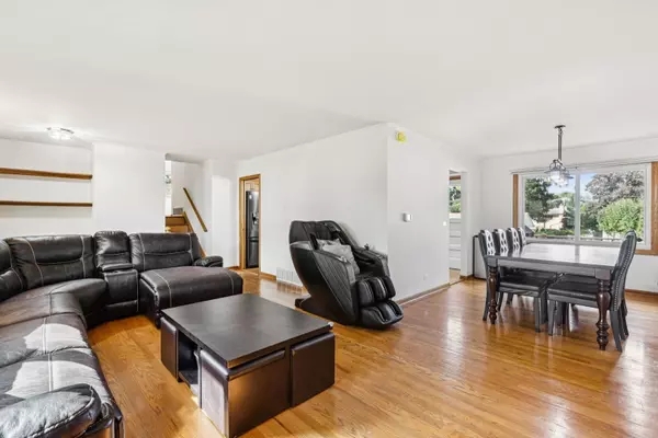Mount Prospect, IL 60056,1504 E Emmerson Lane