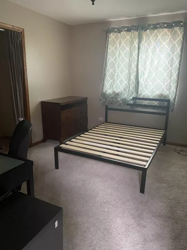Chicago, IL 60612,807 S Claremont Avenue #3