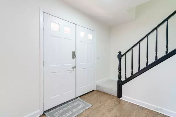 Buffalo Grove, IL 60089,887 Saybrook Lane