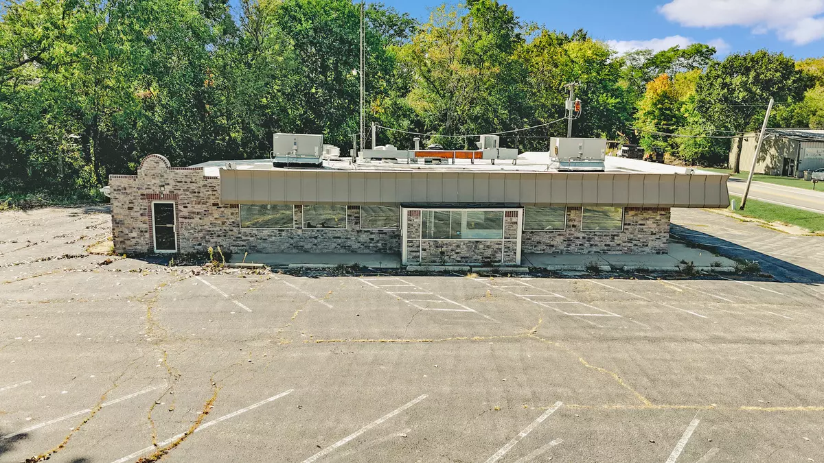 Genoa, IL 60135,682 Park Avenue