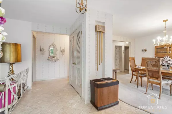 Des Plaines, IL 60016,980 Apple Creek Lane