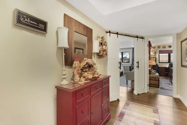 Lake Bluff, IL 60044,13200 W Heiden Circle #2105