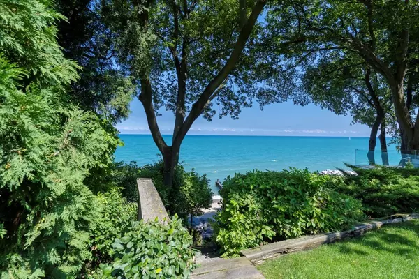 Winnetka, IL 60093,331 Sheridan Road