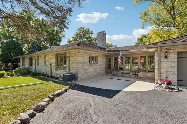 Inverness, IL 60067,1090 Roselle Road