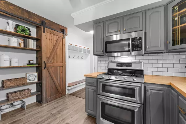Oakwood Hills, IL 60013,216 HICKORY Road