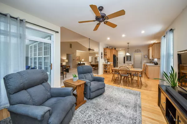 Oswego, IL 60543,403 Lake Court