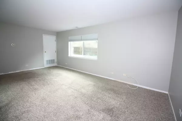 Highland Park, IL 60035,560 Vine Avenue #103