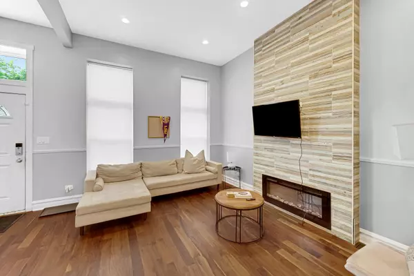 Chicago, IL 60612,2123 W Adams Street