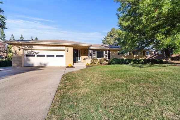 206 Imperial Drive, Bloomington, IL 61701