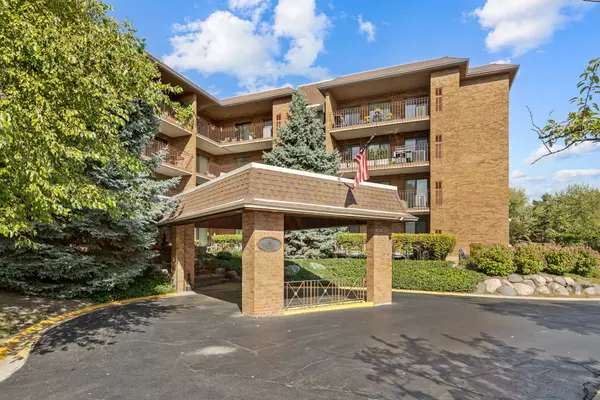 Buffalo Grove, IL 60089,51 Old Oak Drive #302