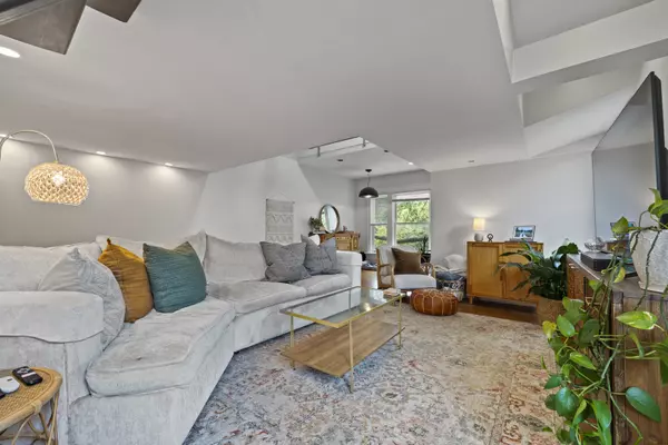 Chicago, IL 60614,1623 N Mohawk Street