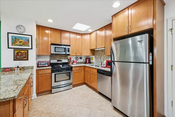 Skokie, IL 60077,5001 Madison Street #3A