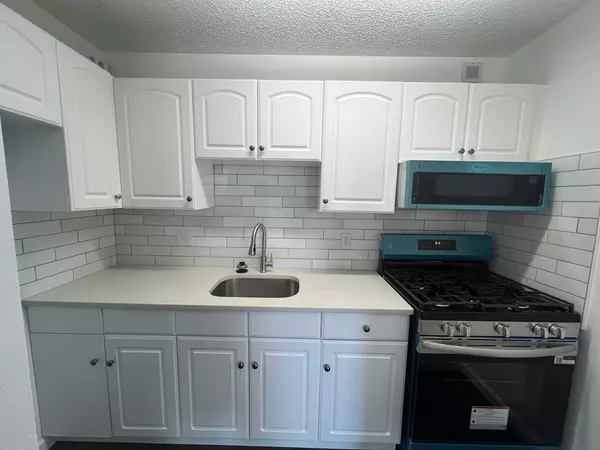 Aurora, IL 60505,1750 N Marywood Avenue #315