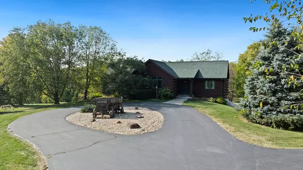 5810 W Lightsville Road, Leaf River, IL 61047
