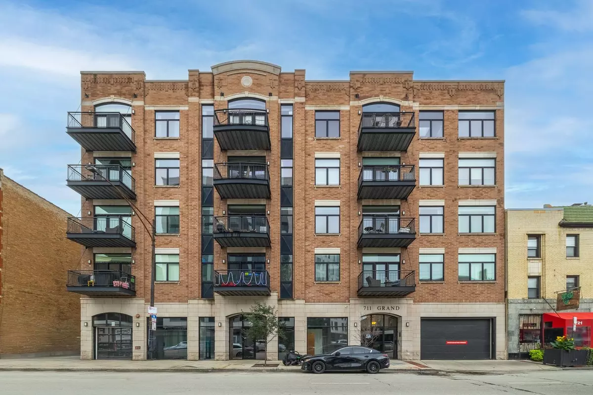 Chicago, IL 60654,711 W Grand Avenue #404