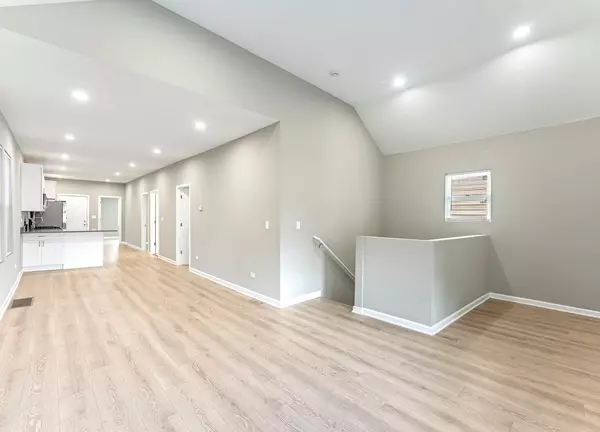 Chicago, IL 60632,2733 W 38th Street