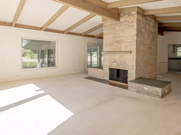 Oak Brook, IL 60523,328 Walnut Lane