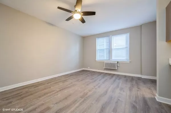 Chicago, IL 60657,432 W Belmont Avenue #308