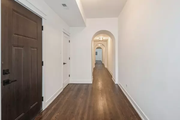 Chicago, IL 60626,1535 W Estes Avenue #1