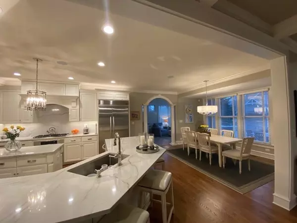 Glen Ellyn, IL 60137,835 Avon Court