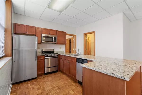 Chicago, IL 60657,620 W Belmont Avenue #402