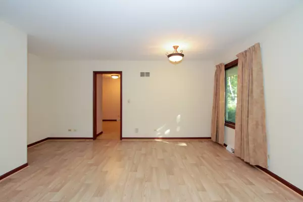 Elgin, IL 60123,997 Meadow Lane