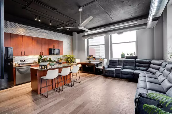 Chicago, IL 60661,565 W Quincy Street #711