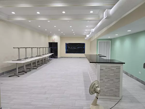 Chicago, IL 60625,3055 W Lawrence Avenue